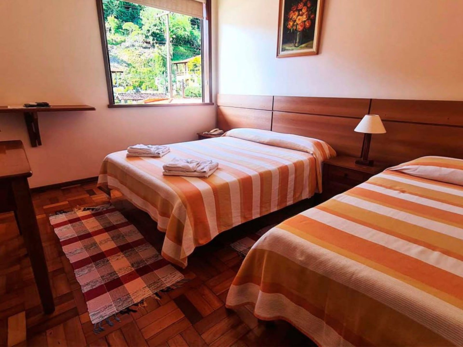 Teresópolis – Pousada – Suíte Casal + 1 Criança até 10 anos – Meio de Semana – Duas Noites